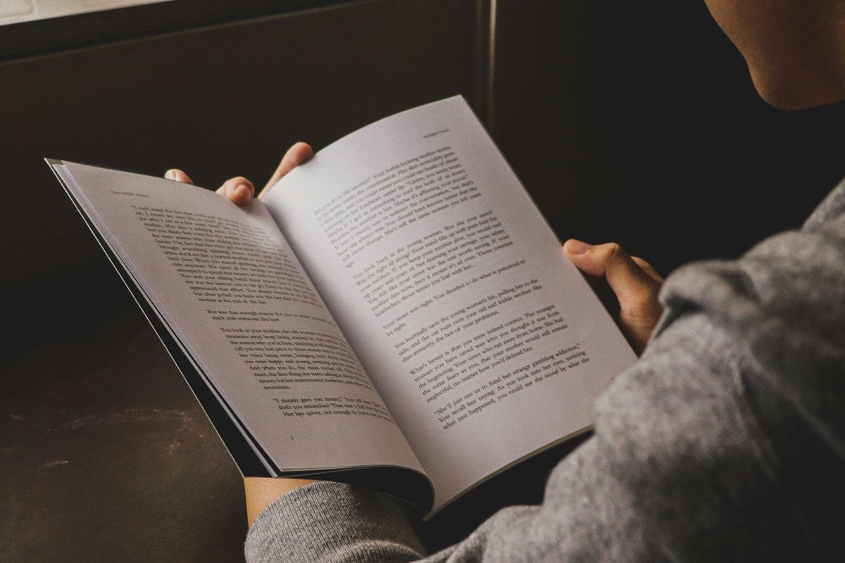 ¡Atención, comadres! Los chismecitos literarios que nos llegan de Brasil este agosto