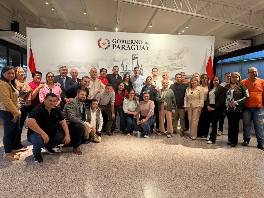 ¡Roro Benítez te lo cuenta todo! Santiago Peña y el 5% para los docentes en 2027: ¿Alcanza para el glamour o es puro cuento?