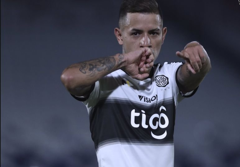 Derlis González vuelve con todo: doblete en Reserva y señales de que está listo