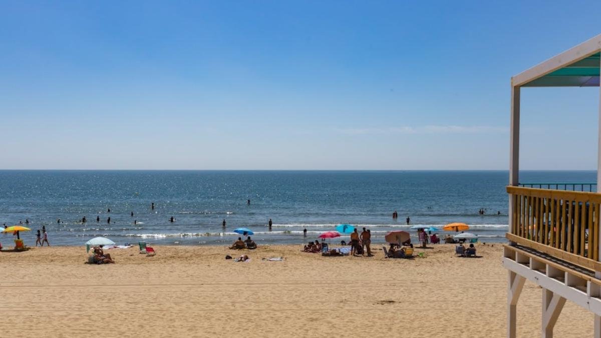 ¡Escapada de ensueño! La playa de Huelva donde el sol no se rinde y la arena no termina